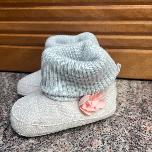 Infant Girl Warm Boots with Pink Flower - Picture 2 of 3